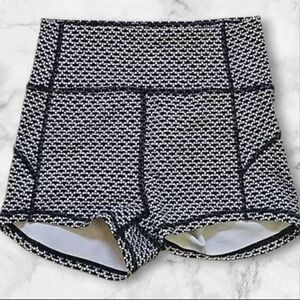 Lululemon Size 4 In Movement Shorts